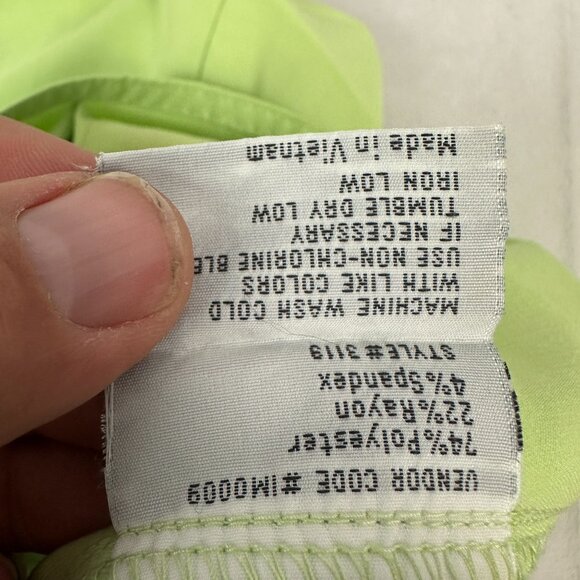 nRG By Barco Womens Green Wrap Scrub Top With Pockets Size M - Picture 6 of 6